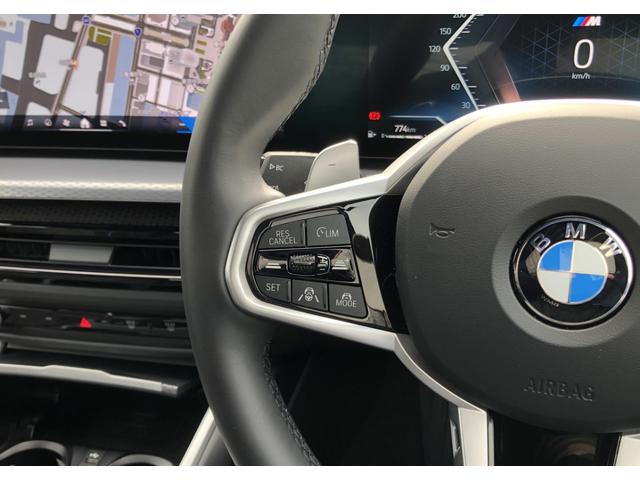 ＡＣＣはドライバーが任意に設定した速度をベースに、先行車との車間距離を維持しながら自動で加減速を行い、高速走行をサポート。前走車との車間距離を維持し、停止と再発進を繰り返す交通状況にも対応します。