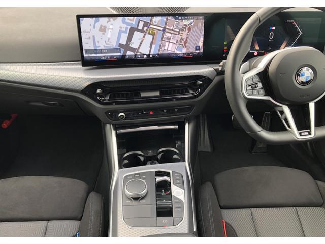 室内を素早く設定温度に調整します。助手席、運転席を個別に温度設定でき、花粉や粉塵などの侵入を防ぐマイクロフィルターを装備しています。