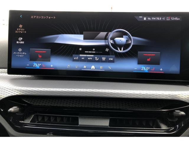 フロント座席にはシートヒーターが装備され左右個別に３段階に温度調整が可能です。