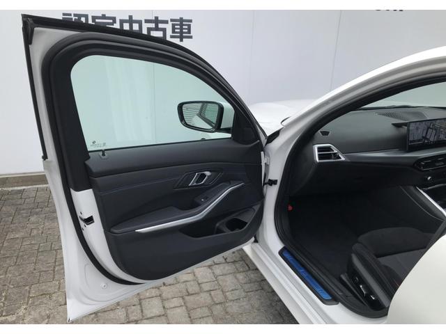 フロントは電動シートです。