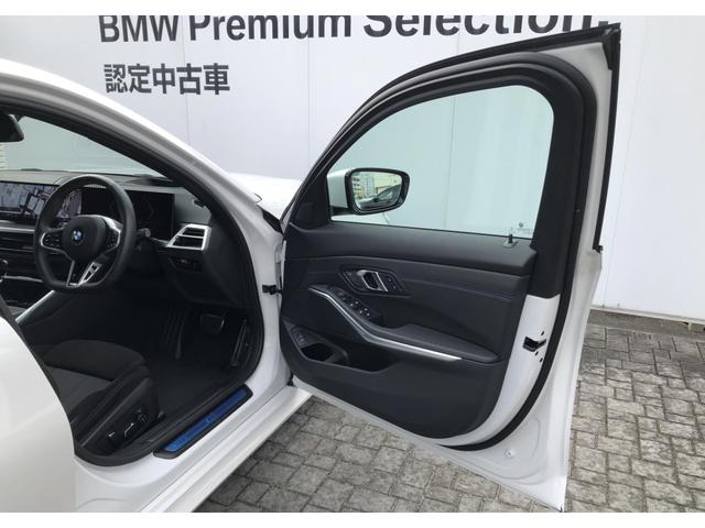 フロントは電動シートです。運転席はメモリー機能を備えており、シートの位置を２通り記憶することができます。