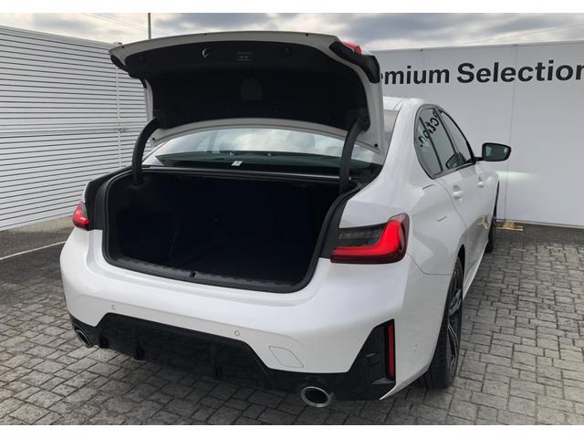 トランクルームは全面にファブリック処理を施され、荷物に傷がつくことを防ぎます。救急セットはトランクルームにございます。