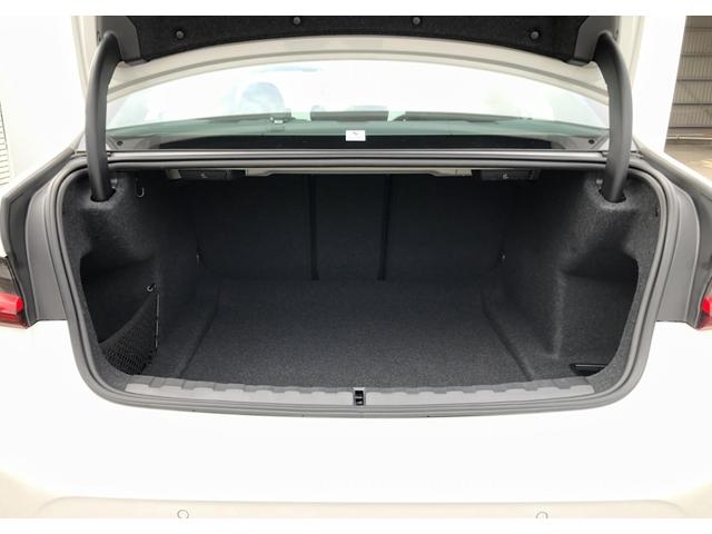 トランクルームは全面にファブリック処理を施され、荷物に傷がつくことを防ぎます。救急セットはトランクルームにございます。