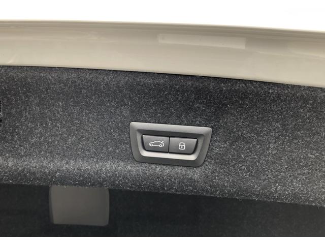 電動リアゲートを装備。運転席にも電動リアゲート開閉ボタンを装備しており、利便性が向上します。