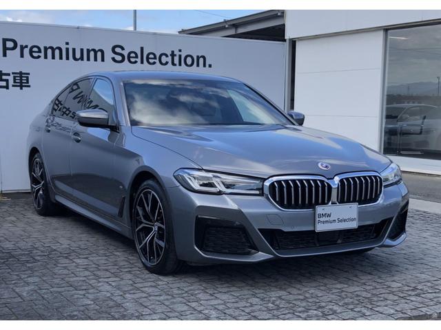 ５シリーズ ５２３ｄ　ｘＤｒｉｖｅ　Ｍスポーツ　黒革　バックカメラ　前後ＰＤＣ　アクティブクルーズコントロール　ウッドパネル　Ｆシートヒータ　電動リアゲート　ＢＭＷ・Ｍ５０周年記念エンブレム　アダプティブＬＥＤヘッドライト　１９ＡＷ（2枚目）
