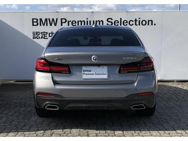 ５シリーズ ５２３ｄ　ｘＤｒｉｖｅ　Ｍスポーツ　黒革　バックカメラ　前後ＰＤＣ　アクティブクルーズコントロール　ウッドパネル　Ｆシートヒータ　電動リアゲート　ＢＭＷ・Ｍ５０周年記念エンブレム　アダプティブＬＥＤヘッドライト　１９ＡＷ（4枚目）