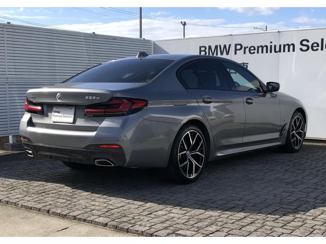 ５シリーズ ５２３ｄ　ｘＤｒｉｖｅ　Ｍスポーツ　黒革　バックカメラ　前後ＰＤＣ　アクティブクルーズコントロール　ウッドパネル　Ｆシートヒータ　電動リアゲート　ＢＭＷ・Ｍ５０周年記念エンブレム　アダプティブＬＥＤヘッドライト　１９ＡＷ（5枚目）