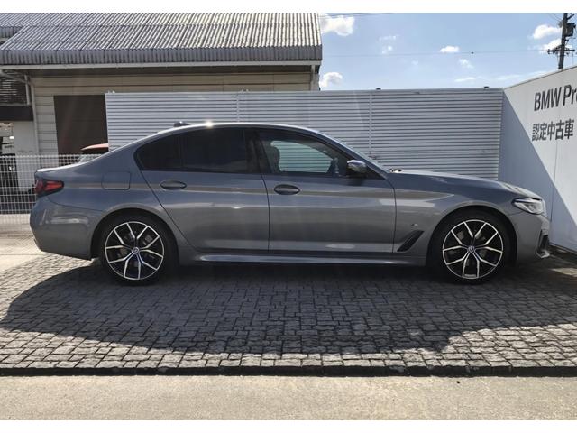 ５シリーズ ５２３ｄ　ｘＤｒｉｖｅ　Ｍスポーツ　黒革　バックカメラ　前後ＰＤＣ　アクティブクルーズコントロール　ウッドパネル　Ｆシートヒータ　電動リアゲート　ＢＭＷ・Ｍ５０周年記念エンブレム　アダプティブＬＥＤヘッドライト　１９ＡＷ（7枚目）
