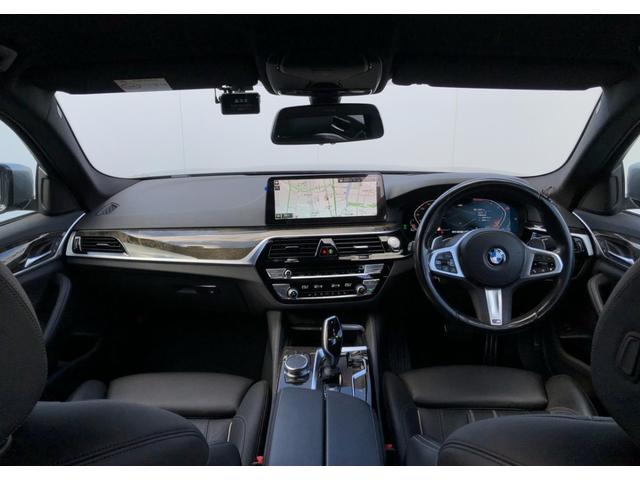 ５シリーズ ５２３ｄ　ｘＤｒｉｖｅ　Ｍスポーツ　黒革　バックカメラ　前後ＰＤＣ　アクティブクルーズコントロール　ウッドパネル　Ｆシートヒータ　電動リアゲート　ＢＭＷ・Ｍ５０周年記念エンブレム　アダプティブＬＥＤヘッドライト　１９ＡＷ（9枚目）