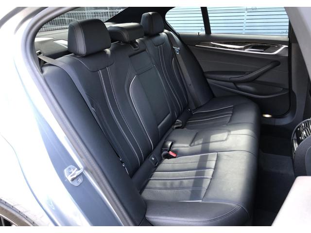 ５シリーズ ５２３ｄ　ｘＤｒｉｖｅ　Ｍスポーツ　黒革　バックカメラ　前後ＰＤＣ　アクティブクルーズコントロール　ウッドパネル　Ｆシートヒータ　電動リアゲート　ＢＭＷ・Ｍ５０周年記念エンブレム　アダプティブＬＥＤヘッドライト　１９ＡＷ（12枚目）
