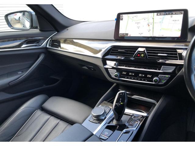 ５シリーズ ５２３ｄ　ｘＤｒｉｖｅ　Ｍスポーツ　黒革　バックカメラ　前後ＰＤＣ　アクティブクルーズコントロール　ウッドパネル　Ｆシートヒータ　電動リアゲート　ＢＭＷ・Ｍ５０周年記念エンブレム　アダプティブＬＥＤヘッドライト　１９ＡＷ（14枚目）