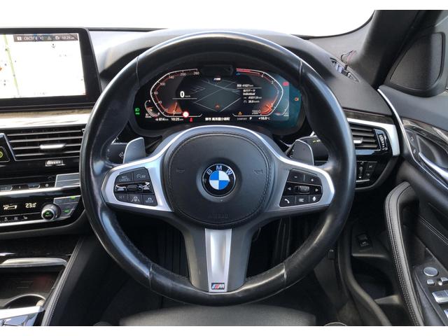 ５シリーズ ５２３ｄ　ｘＤｒｉｖｅ　Ｍスポーツ　黒革　バックカメラ　前後ＰＤＣ　アクティブクルーズコントロール　ウッドパネル　Ｆシートヒータ　電動リアゲート　ＢＭＷ・Ｍ５０周年記念エンブレム　アダプティブＬＥＤヘッドライト　１９ＡＷ（16枚目）