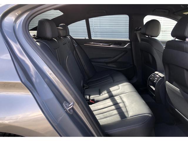 ５シリーズ ５２３ｄ　ｘＤｒｉｖｅ　Ｍスポーツ　黒革　バックカメラ　前後ＰＤＣ　アクティブクルーズコントロール　ウッドパネル　Ｆシートヒータ　電動リアゲート　ＢＭＷ・Ｍ５０周年記念エンブレム　アダプティブＬＥＤヘッドライト　１９ＡＷ（43枚目）