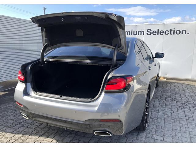 ５シリーズ ５２３ｄ　ｘＤｒｉｖｅ　Ｍスポーツ　黒革　バックカメラ　前後ＰＤＣ　アクティブクルーズコントロール　ウッドパネル　Ｆシートヒータ　電動リアゲート　ＢＭＷ・Ｍ５０周年記念エンブレム　アダプティブＬＥＤヘッドライト　１９ＡＷ（50枚目）