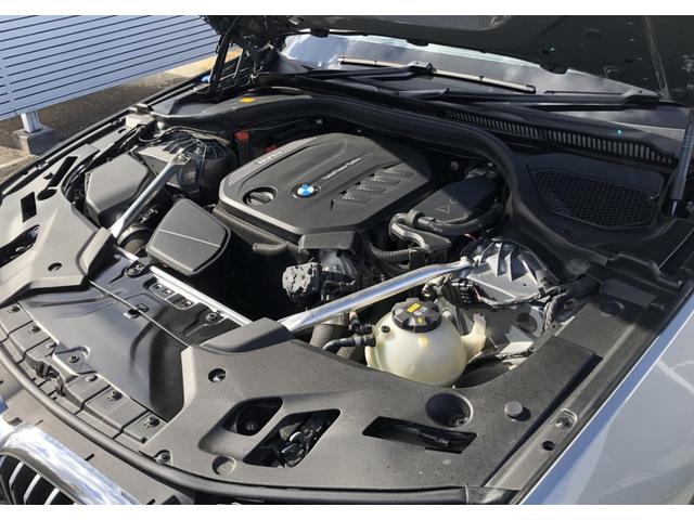 ５シリーズ ５２３ｄ　ｘＤｒｉｖｅ　Ｍスポーツ　黒革　バックカメラ　前後ＰＤＣ　アクティブクルーズコントロール　ウッドパネル　Ｆシートヒータ　電動リアゲート　ＢＭＷ・Ｍ５０周年記念エンブレム　アダプティブＬＥＤヘッドライト　１９ＡＷ（56枚目）