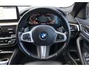 ５２３ｄ　ｘＤｒｉｖｅ　Ｍスポーツ　黒革　バックカメラ　前後ＰＤＣ　アクティブクルーズコントロール　ウッドパネル　Ｆシートヒータ　電動リアゲート　ＢＭＷ・Ｍ５０周年記念エンブレム　アダプティブＬＥＤヘッドライト　１９ＡＷ（16枚目）