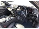 ５２３ｄ　ｘＤｒｉｖｅ　Ｍスポーツ　黒革　バックカメラ　前後ＰＤＣ　アクティブクルーズコントロール　ウッドパネル　Ｆシートヒータ　電動リアゲート　ＢＭＷ・Ｍ５０周年記念エンブレム　アダプティブＬＥＤヘッドライト　１９ＡＷ（25枚目）