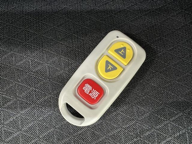 ヴォクシー HV S-G サイドリフト 衝突被害軽減システム フルセグ バックカメラ ETC ドラレコ CD ミュージックプレイヤー接続可 DVD再生 オートクルーズコントロール LEDヘッドランプ 両側電動スライド 乗車定員7人 キーレス(12枚目)