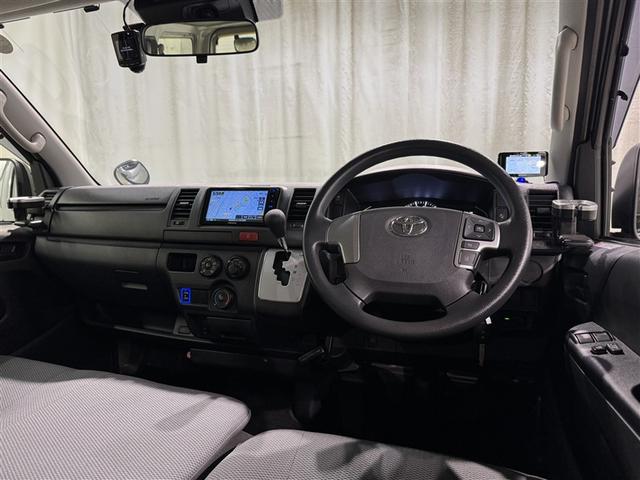 ハイエースバン ＤＸ　衝突被害軽減システム　メモリーナビ　フルセグ　バックカメラ　ＥＴＣ　ドラレコ　ＣＤ　ミュージックプレイヤー接続可　ＤＶＤ再生　ＬＥＤヘッドランプ　乗車定員６人　キーレス　ディーゼル　ワンオーナー（7枚目）