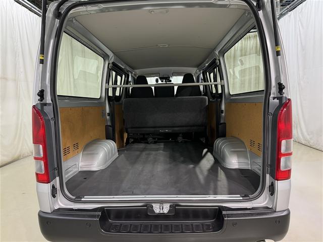 ハイエースバン ＤＸ　衝突被害軽減システム　メモリーナビ　フルセグ　バックカメラ　ＥＴＣ　ドラレコ　ＣＤ　ミュージックプレイヤー接続可　ＤＶＤ再生　ＬＥＤヘッドランプ　乗車定員６人　キーレス　ディーゼル　ワンオーナー（28枚目）