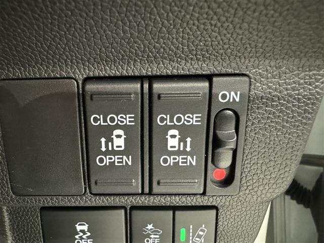 フリード G・ホンダセンシング 衝突被害軽減システム メモリーナビ フルセグ バックカメラ ETC ドラレコ CD ミュージックプレイヤー接続可 DVD再生 オートクルーズコントロール LEDヘッドランプ 両側電動スライド キーレス(16枚目)