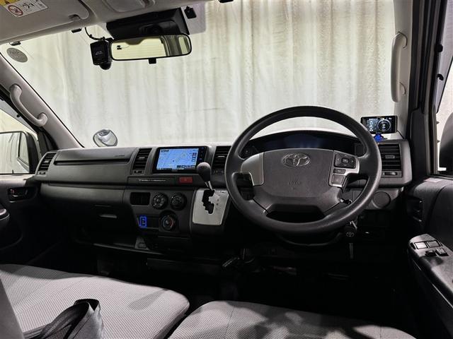 ハイエースバン ＤＸ　衝突被害軽減システム　メモリーナビ　フルセグ　バックカメラ　ＥＴＣ　ドラレコ　ＣＤ　ミュージックプレイヤー接続可　ＤＶＤ再生　ＬＥＤヘッドランプ　乗車定員６人　キーレス　ディーゼル　ワンオーナー（8枚目）