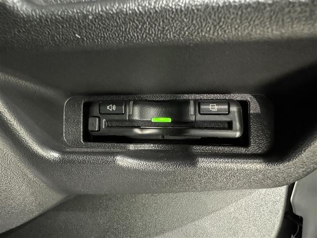 ハイエースバン ＤＸ　衝突被害軽減システム　メモリーナビ　フルセグ　バックカメラ　ＥＴＣ　ドラレコ　ＣＤ　ミュージックプレイヤー接続可　ＤＶＤ再生　ＬＥＤヘッドランプ　乗車定員６人　キーレス　ディーゼル　ワンオーナー（13枚目）