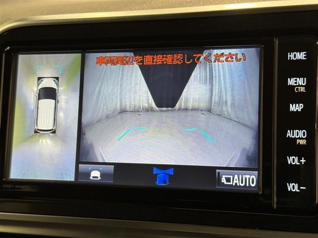 パノラミックビューモニターを装備。駐車場や交差点でクルマを真上から見るように周囲を確認できます。機能の詳細は販売店スタッフまでおたずねください。