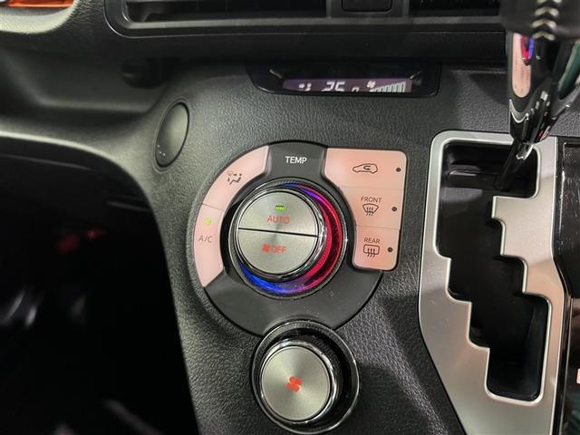 ★エアコンパネル★温度設定で操作ができるオートエアコンが装備されています！