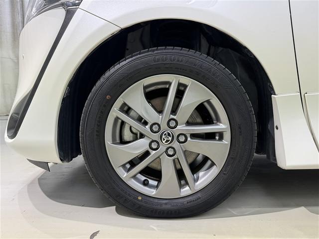 純正アルミホイールが車の雰囲気を引き立てますね！