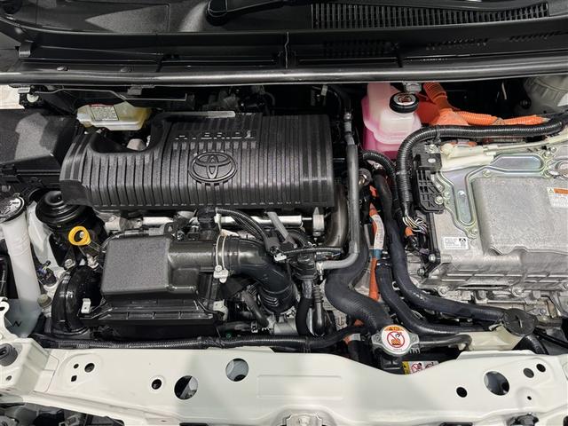 普段はあまり見ないエンジンルーム内も綺麗に仕上げています。見えないところも清潔に保ちたいですよね。