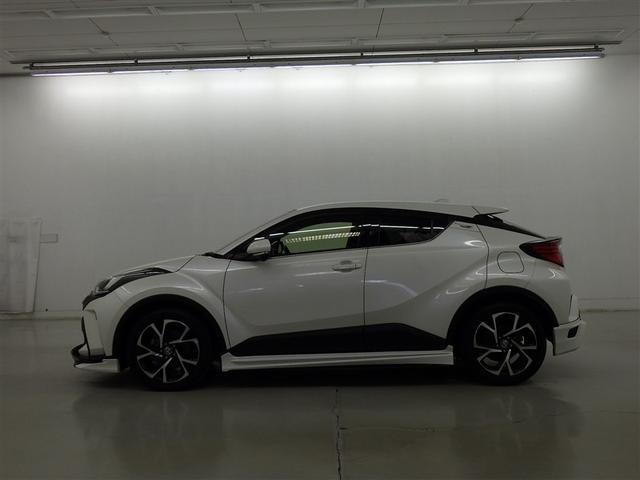 低燃費で環境にもやさしいハイブリッド車です。トヨタ専用診断機器でハイブリッドシステムを綿密に点検してあります！