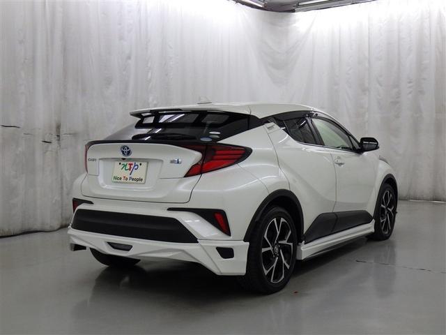 後ろから見ると車の印象も変わりますね♪