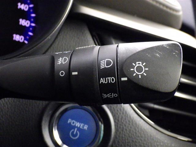 【オートライト】車外の明るさに応じて、自動的にライトの点灯・消灯をしてくれます。