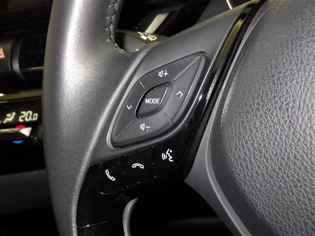 ステアリングスイッチ装備！運転しながら手元でオーディオの操作などができます。