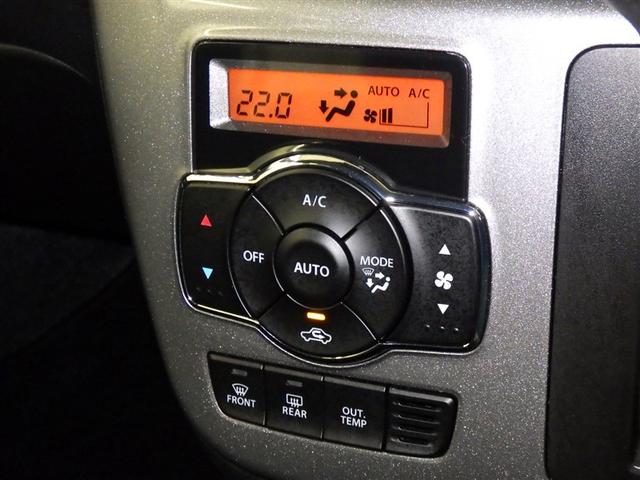 オートエアコン付きなので一度、気温を設定すれば自動的に過ごし易い温度に調整してくれますよ。　車内をいつでも快適空間にしてくれます。