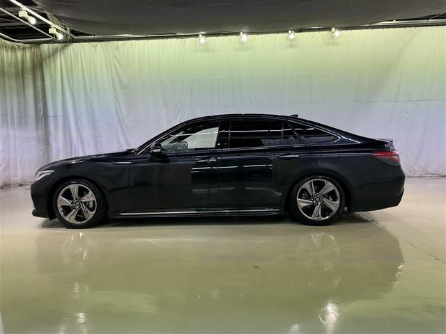 クラウンハイブリッド ＲＳアドバンス　衝突被害軽減システム　メモリーナビ　フルセグ　バックカメラ　ＥＴＣ　ドラレコ　ＣＤ　ミュージックプレイヤー接続可　ＤＶＤ再生　サンルーフ　革シート　電動シート　オートクルーズコントロール　スマートキー（4枚目）