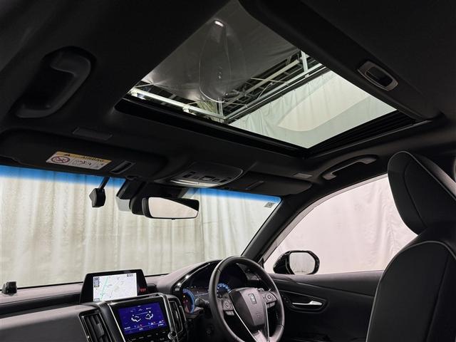 クラウンハイブリッド ＲＳアドバンス　衝突被害軽減システム　メモリーナビ　フルセグ　バックカメラ　ＥＴＣ　ドラレコ　ＣＤ　ミュージックプレイヤー接続可　ＤＶＤ再生　サンルーフ　革シート　電動シート　オートクルーズコントロール　スマートキー（9枚目）