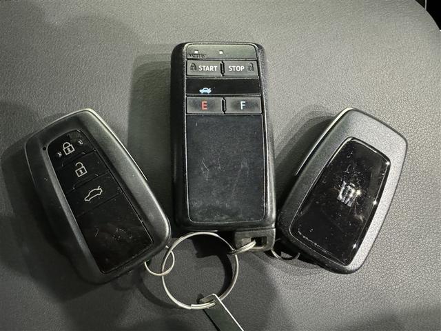 クラウンハイブリッド ＲＳアドバンス　衝突被害軽減システム　メモリーナビ　フルセグ　バックカメラ　ＥＴＣ　ドラレコ　ＣＤ　ミュージックプレイヤー接続可　ＤＶＤ再生　サンルーフ　革シート　電動シート　オートクルーズコントロール　スマートキー（27枚目）