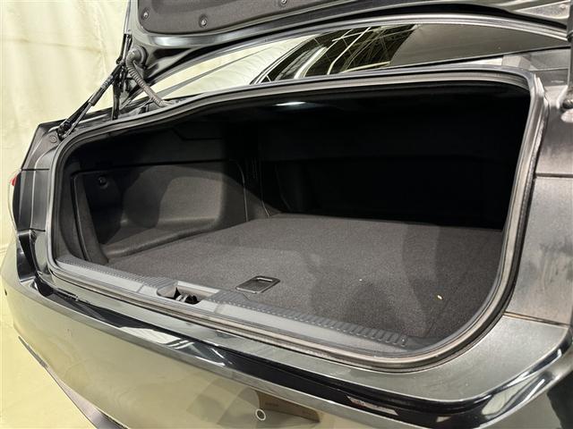 クラウンハイブリッド ＲＳアドバンス　衝突被害軽減システム　メモリーナビ　フルセグ　バックカメラ　ＥＴＣ　ドラレコ　ＣＤ　ミュージックプレイヤー接続可　ＤＶＤ再生　サンルーフ　革シート　電動シート　オートクルーズコントロール　スマートキー（33枚目）