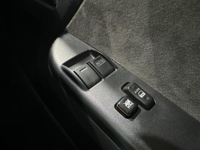 ハイエースワゴン ＧＬ　ロング　衝突被害軽減システム　メモリーナビ　フルセグ　バックカメラ　ＥＴＣ　ＣＤ　ミュージックプレイヤー接続可　ＤＶＤ再生　後席モニター　ＬＥＤヘッドランプ　電動スライドドア　３列シート　スマートキー（23枚目）