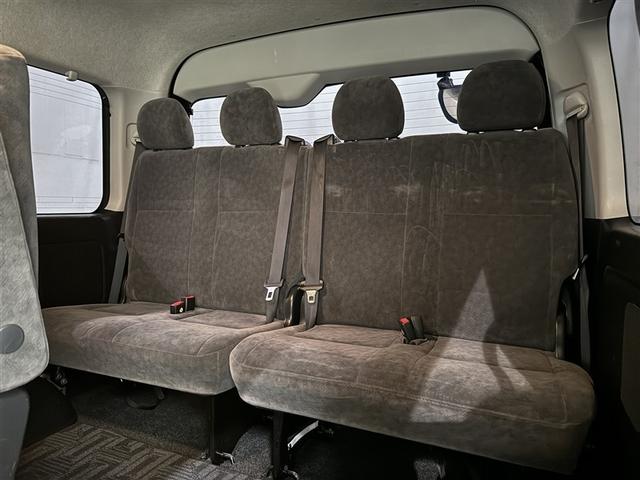 ハイエースワゴン ＧＬ　ロング　衝突被害軽減システム　メモリーナビ　フルセグ　バックカメラ　ＥＴＣ　ＣＤ　ミュージックプレイヤー接続可　ＤＶＤ再生　後席モニター　ＬＥＤヘッドランプ　電動スライドドア　３列シート　スマートキー（28枚目）