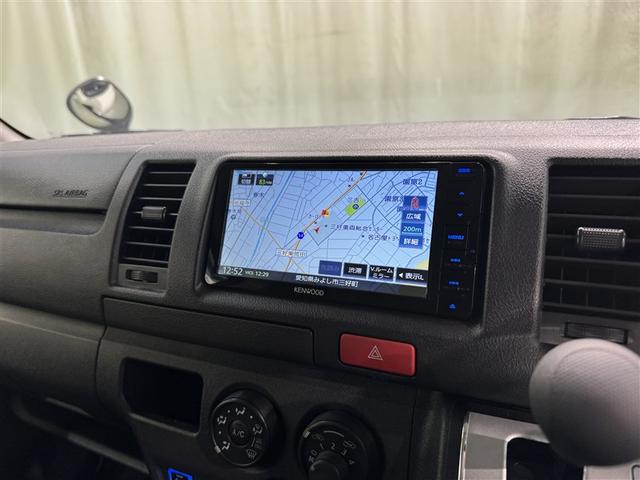 ハイエースバン ロングＤＸ　衝突被害軽減システム　メモリーナビ　フルセグ　バックカメラ　ＥＴＣ　ドラレコ　ＣＤ　ミュージックプレイヤー接続可　ＤＶＤ再生　ＬＥＤヘッドランプ　乗車定員６人　キーレス（9枚目）