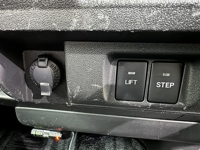 レジアスエースバン クルマイスシヨウ　Ｃタ　福祉車両　衝突被害軽減システム　ドラレコ　３列シート　キーレス（19枚目）