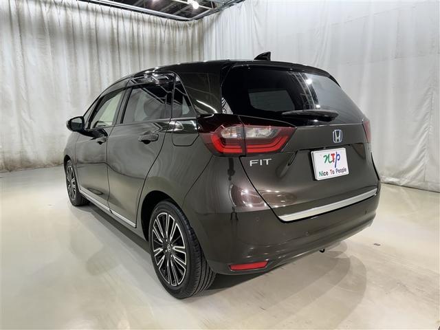 フィット ｅ：ＨＥＶリュクス　衝突被害軽減システム　メモリーナビ　フルセグ　バックカメラ　ＥＴＣ　ドラレコ　ＣＤ　ミュージックプレイヤー接続可　ＤＶＤ再生　オートクルーズコントロール　ＬＥＤヘッドランプ　スマートキー　キーレス（5枚目）