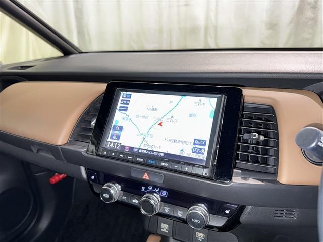 フィット ｅ：ＨＥＶリュクス　衝突被害軽減システム　メモリーナビ　フルセグ　バックカメラ　ＥＴＣ　ドラレコ　ＣＤ　ミュージックプレイヤー接続可　ＤＶＤ再生　オートクルーズコントロール　ＬＥＤヘッドランプ　スマートキー　キーレス（9枚目）