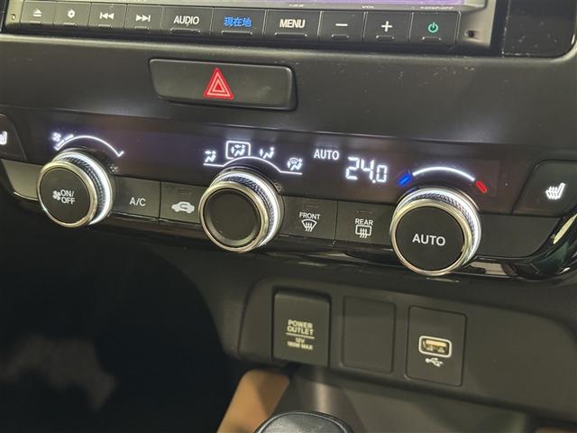 フィット ｅ：ＨＥＶリュクス　衝突被害軽減システム　メモリーナビ　フルセグ　バックカメラ　ＥＴＣ　ドラレコ　ＣＤ　ミュージックプレイヤー接続可　ＤＶＤ再生　オートクルーズコントロール　ＬＥＤヘッドランプ　スマートキー　キーレス（14枚目）