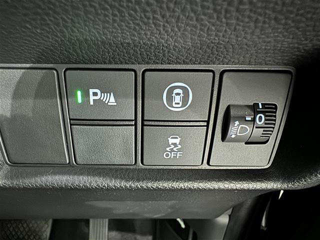 フィット ｅ：ＨＥＶリュクス　衝突被害軽減システム　メモリーナビ　フルセグ　バックカメラ　ＥＴＣ　ドラレコ　ＣＤ　ミュージックプレイヤー接続可　ＤＶＤ再生　オートクルーズコントロール　ＬＥＤヘッドランプ　スマートキー　キーレス（22枚目）