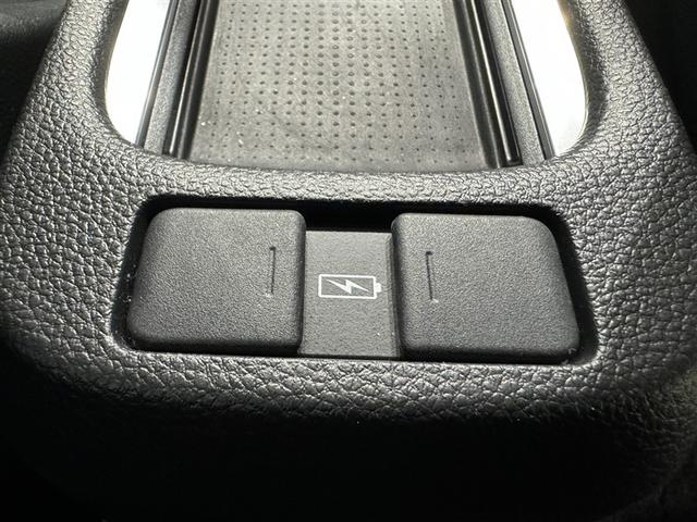 フィット ｅ：ＨＥＶリュクス　衝突被害軽減システム　メモリーナビ　フルセグ　バックカメラ　ＥＴＣ　ドラレコ　ＣＤ　ミュージックプレイヤー接続可　ＤＶＤ再生　オートクルーズコントロール　ＬＥＤヘッドランプ　スマートキー　キーレス（29枚目）