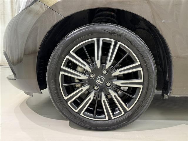 フィット ｅ：ＨＥＶリュクス　衝突被害軽減システム　メモリーナビ　フルセグ　バックカメラ　ＥＴＣ　ドラレコ　ＣＤ　ミュージックプレイヤー接続可　ＤＶＤ再生　オートクルーズコントロール　ＬＥＤヘッドランプ　スマートキー　キーレス（31枚目）